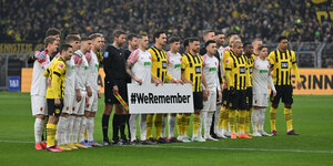 Borussia Dortmund und FC Augsburg mit dem #WeRemember