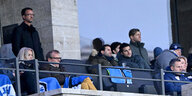 VIP-Tribüne bei Hertha BSC, stehend: Fredi Bobic