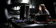 Die Elektrokünstlerin Noori während ihres Sets, CTm-Festival Berlin