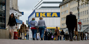 Blick auf Ikea in der Großen Bergstraße in Hamburg-Altona