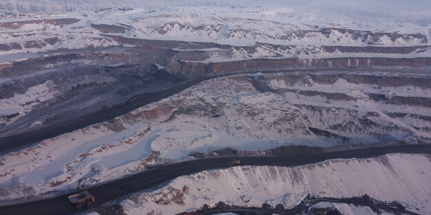 Blick auf den Tagebau des Sibirischen Kohleenergie-Unternehmens SUEK in der Nähe der Stadt Zarechny