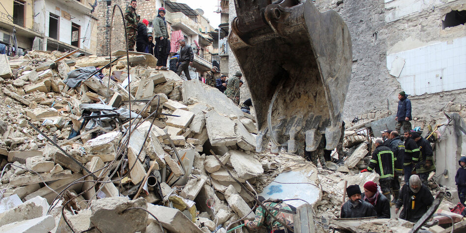 Helferin-ber-Syrien-nach-dem-Erdbeben-Die-Menschen-sind-in-Panik-