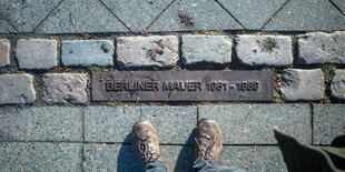 Blick auf das Mauerdenkmal „Uebergang“