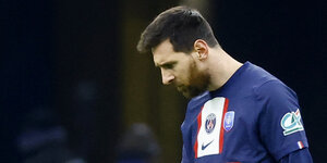 Lionel Messi mit hängendem Kopf