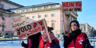 Proteste mit Schildern