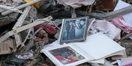 Bilder in einem zerstörten Haus