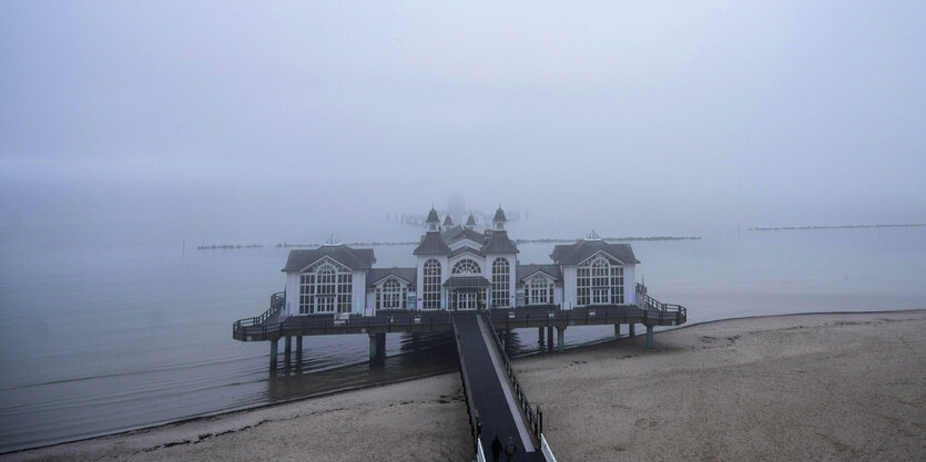 Seebrücke im Badeort Sellin