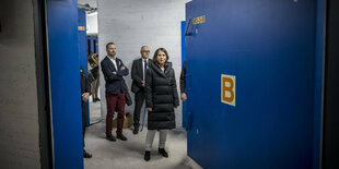 Außenministerin Baerbock bei einem Pressetermin in einem Bunker