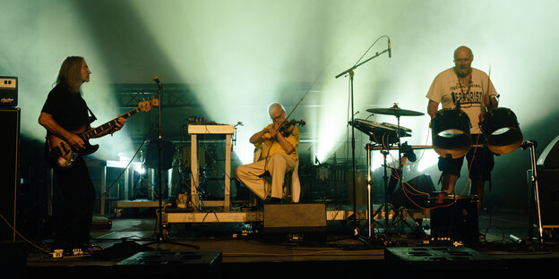 Der Violinist Tony Conrad und Faust beim Festival Berlin Atonal Der Violinist Tony Conrad und Faust beim Festival Berlin Atonal