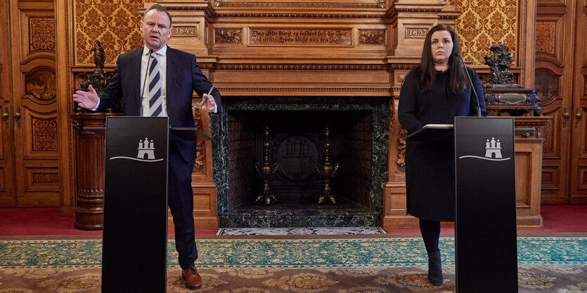 Innensenator Andy Grote (SPD) und Justizsenatorin Anna Gallina (Grüne) im Phönixsaal des Hamburger Rathauses