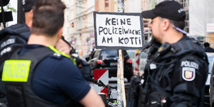 Protest gegen die Kotti-Wache im April 2022