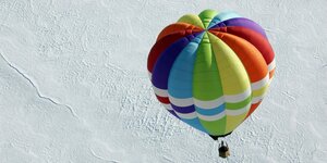 Ballonfahrt über Eislandschaft