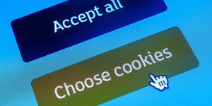 Die Buttens "Accept all" und "Choose Cookies" auf einer Webseite