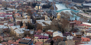 Luftaufnahme der georgischen Hauptsadt Tiflis