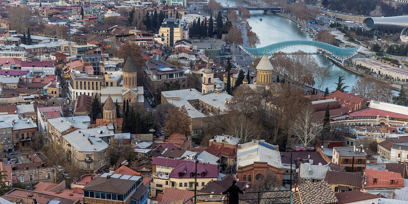 Luftaufnahme der georgischen Hauptsadt Tiflis