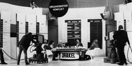 Requisiten der Experimental-TV-Sendung "Orakel" WDR Köln, 1971
