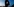 Silhouette einer Hand, die ein Mobiltelefon hält. Auf dem Display ist das TikTok-Logo zu sehen