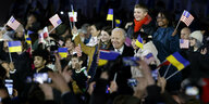 Joe Biden lässt sich in Polen von der Menge feiern