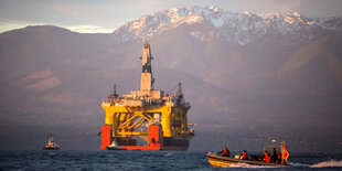 Bohrinsel Polar Pioneer auf See