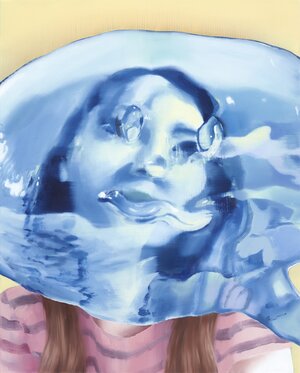 Ölgemälde von Ellen Akimoto. Über einer Frau in einem rosa-gra geringeltem T-Shirt schaut durch eine große Wasserblase, die vor ihrem Kopf schwebt