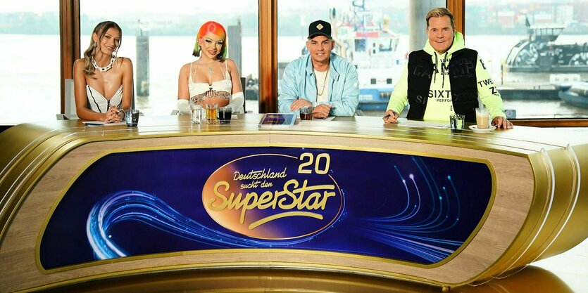 Leony (l-r), Katja Krasavice, Pietro Lombardi und Dieter Bohlen, Jury-Mitglieder der Castingshow «Deutschland sucht den Superstar»