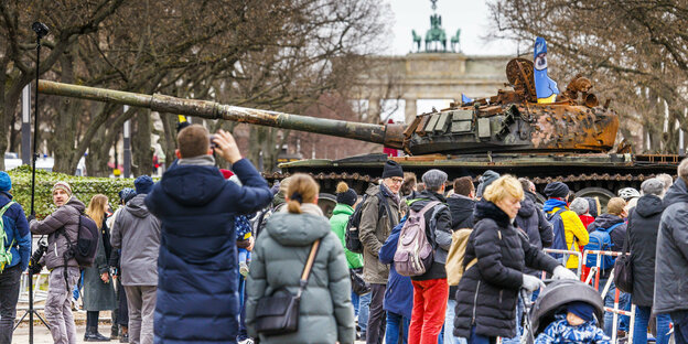 Panzerwrack Unter den Linden