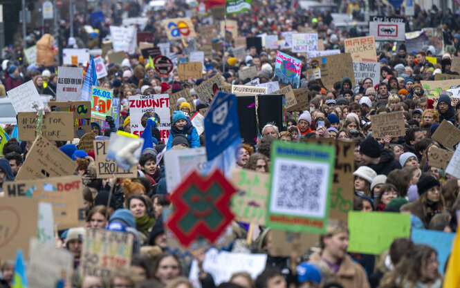 Blick in die Menge einer Demo