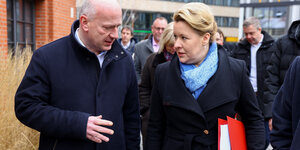 Das Foto zeigt Kai Wegner von der CDU und Franziska Giffey von der SPD