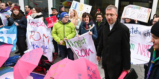 Demonstration vor der Synodalversammlung