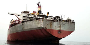 Der verwahrloste Öltanker «Safer» liegt vor der Küste Jemens