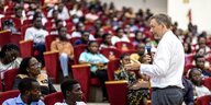 Christian Lindner spricht in Accra in Ghana in einem Hörsaal zu Studierenden