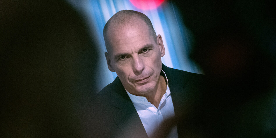 Greek ex-finance minister Varoufakis beaten by hooded men