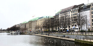 Die Hamburger Binnenalster bei Tag