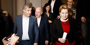 Franziska Giffey, Raed Saleh, Kai Wegner und andere im Abgeordnetenhaus