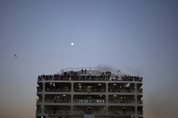 Fährschiff mit Flüchtlingen