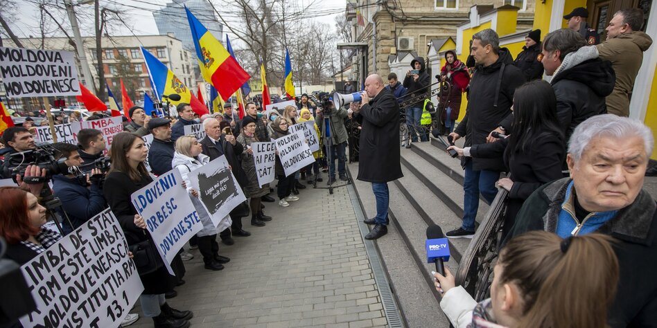 Decolonization in the Republic of Moldova: the end of the historic language war