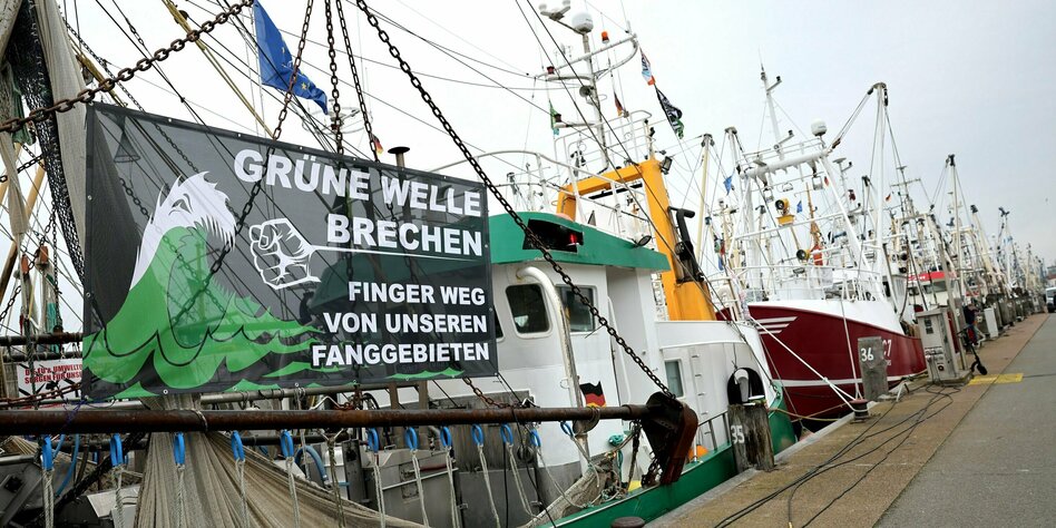Manifestations contre l’interdiction du chalut : des pêcheurs de crevettes en colère