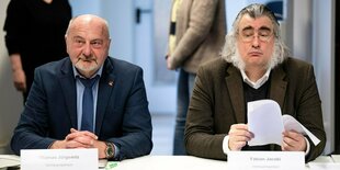 Fabian Jacobi (r) und Thomas Jürgewitz (l), Vertrauenspersonen beim so genannten Rumpfvorstand der AfD in Bremen