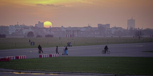 Sonnenuntergang über dem Tempelhofer Feld