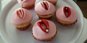 Rosa Cupcakes in Vulva Form