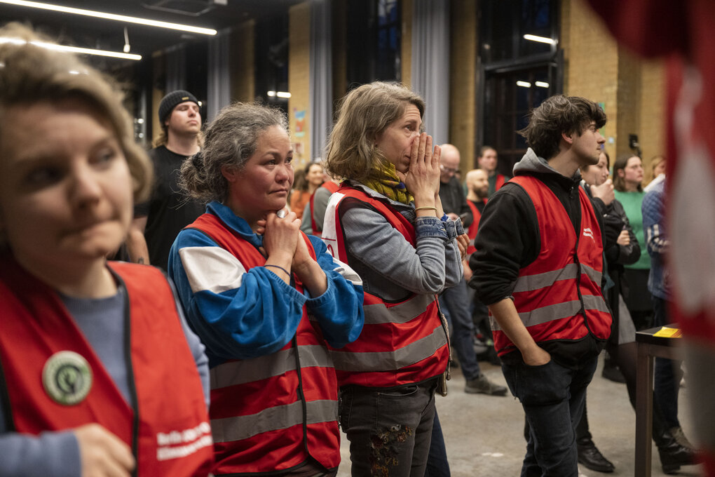 Mitglieder des Bündnisses "Berlin 2030 Klimaneutral" reagieren auf das Scheitern vom Volksentscheid "Berlin 2030 Klimaneutral". Bei dem Volksentscheid ging es um ehrgeizigere Klimaziele in Berlin.