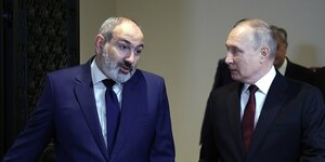 Nikol Paschinjan im Gespräch mit Wladimir Putin