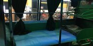 Die Schlafkabine in einem indischen Nachtbus