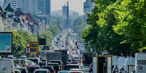 Verkehrsstau mit Berliner Wahrzeichen