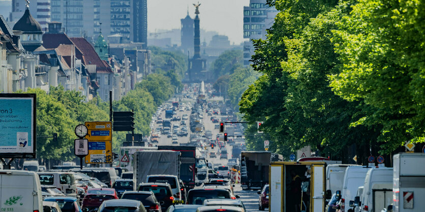 Verkehrsstau mit Berliner Wahrzeichen