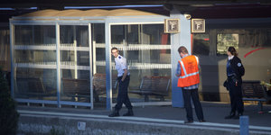 Sicherheitspersonal auf einem französischen Bahnhof