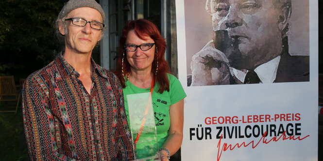 Birgit und Horst Lohmeyer mit ihrem Preis in der Hand