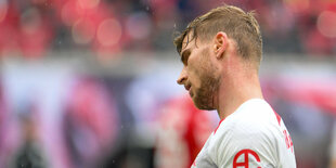 Der verschwitzte Timo Werner blickt traurig drein