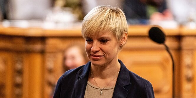 Olga Petersen am Rande einer Bürgerschaftssitzung