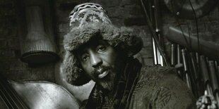 William Parker mit Fellmütze